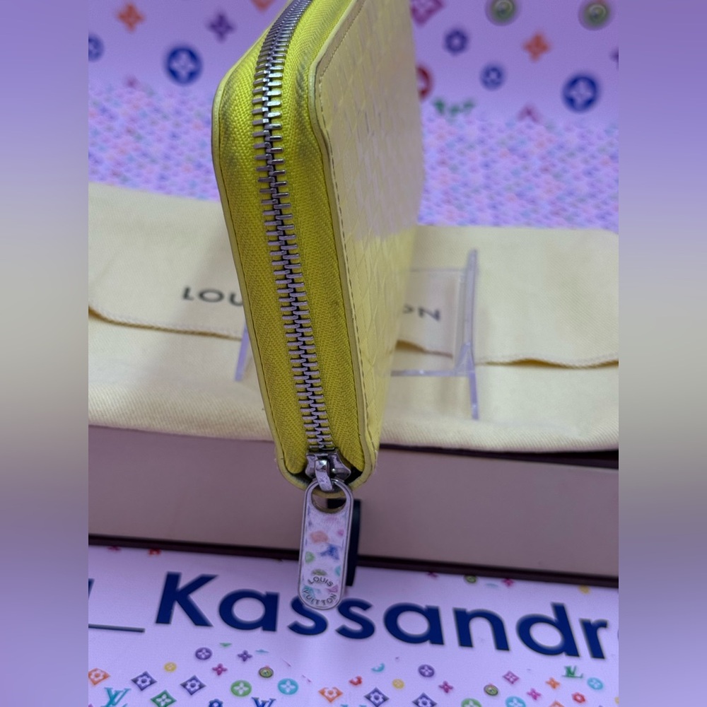 Limited Edition Louis Vuitton Damier Zip Around Wallet - Picture 3 of 5